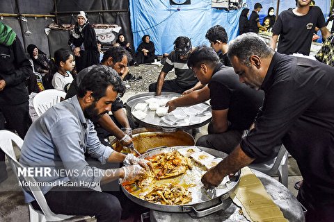 مسئول ستاد توسعه و بازسازی عتبات عالیات خوزستان :
همه مواکب ، حسینیه‌ها و مساجد با تمام ظرفیت پذیرای زائران اربعین حسینی هستند.